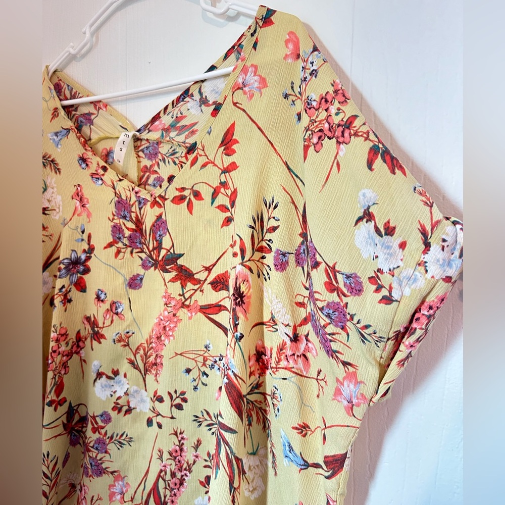 Beautiful Yellow Floral Shirt 💛💐